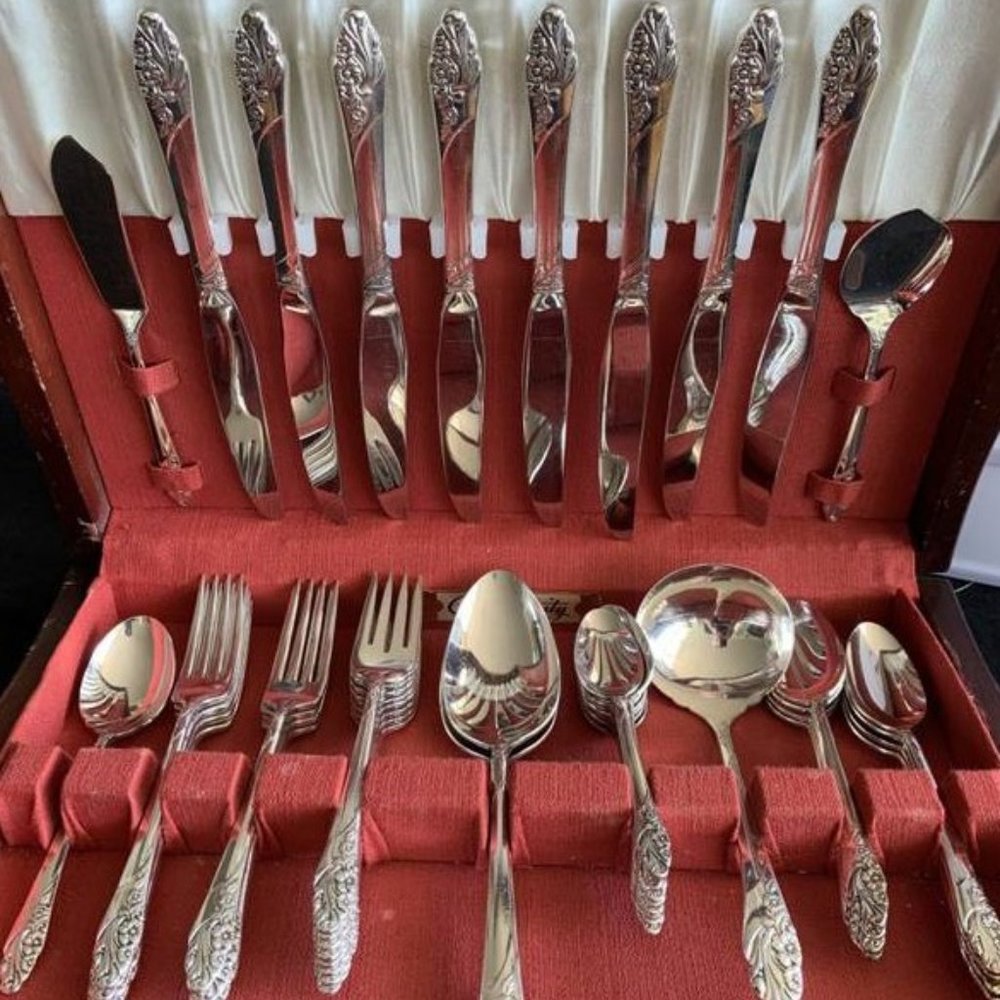 Oneida Silver Plate Flatware Setting for 8, 46 pcs